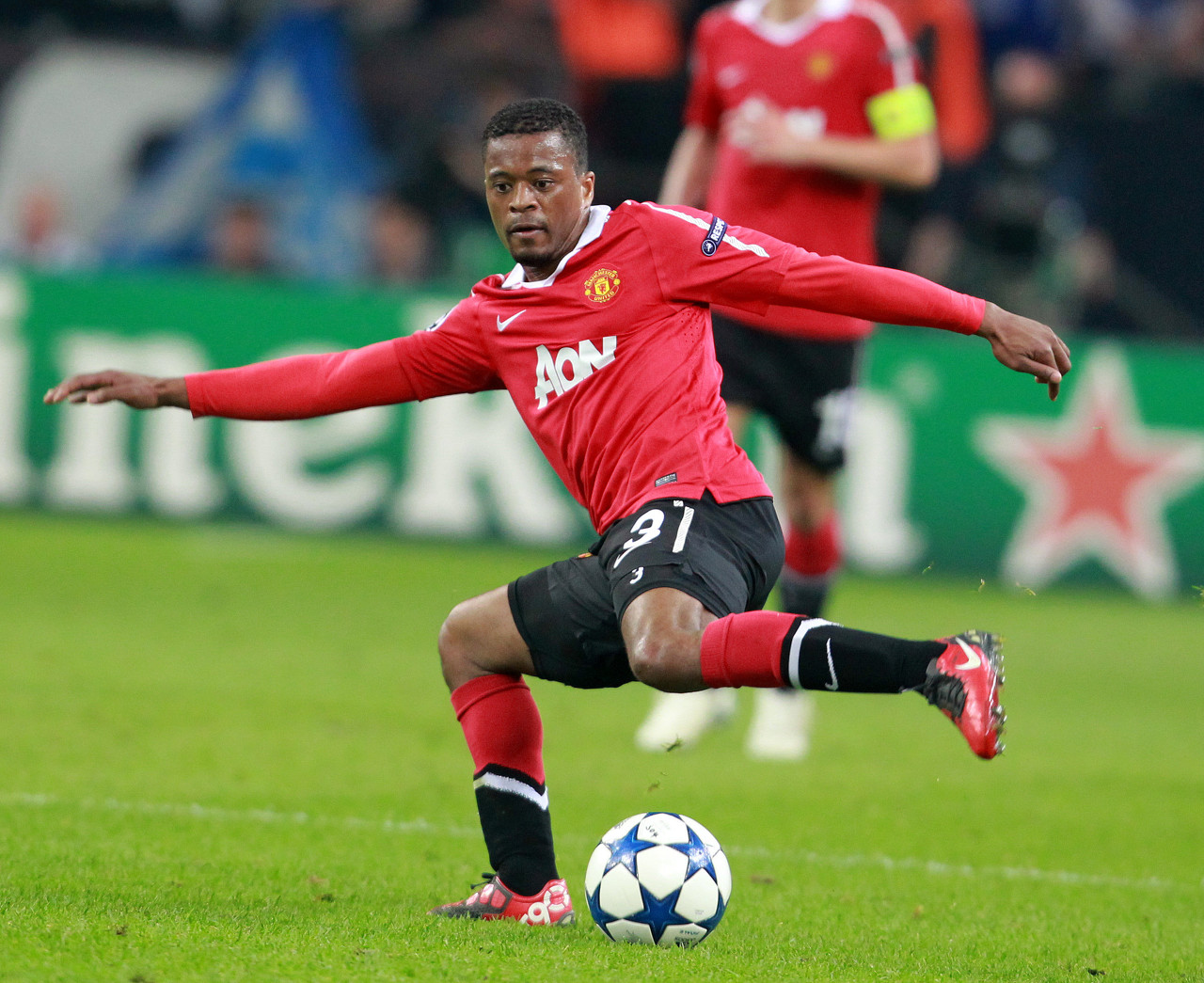 球迷们在比 球迷们在比